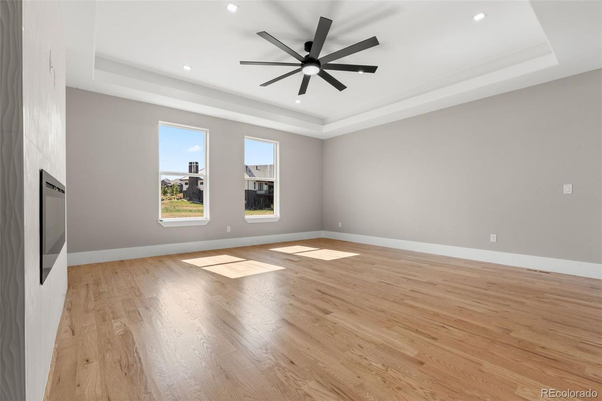Empty room, Interior, Recessed Lighting, Wood Texture Flooring