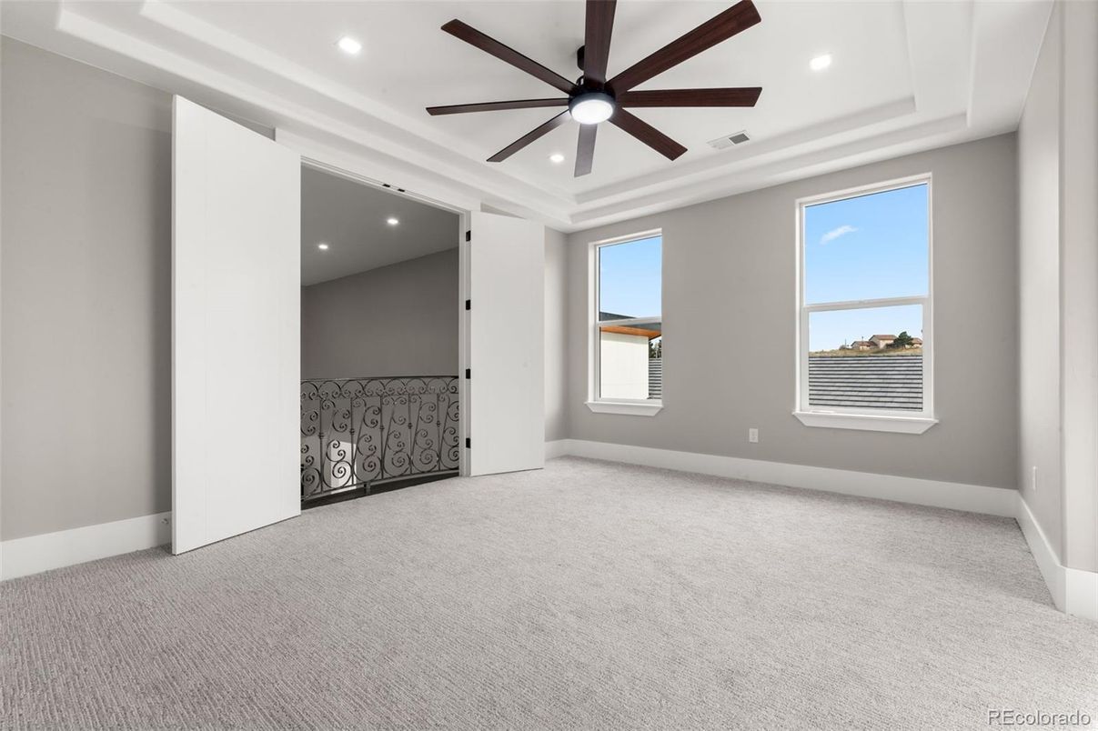 Empty room, Interior, Recessed Lighting