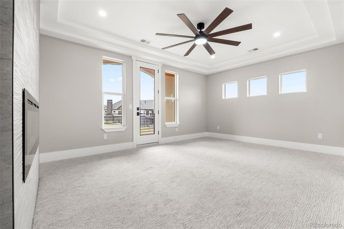 Empty room, Interior, Recessed Lighting