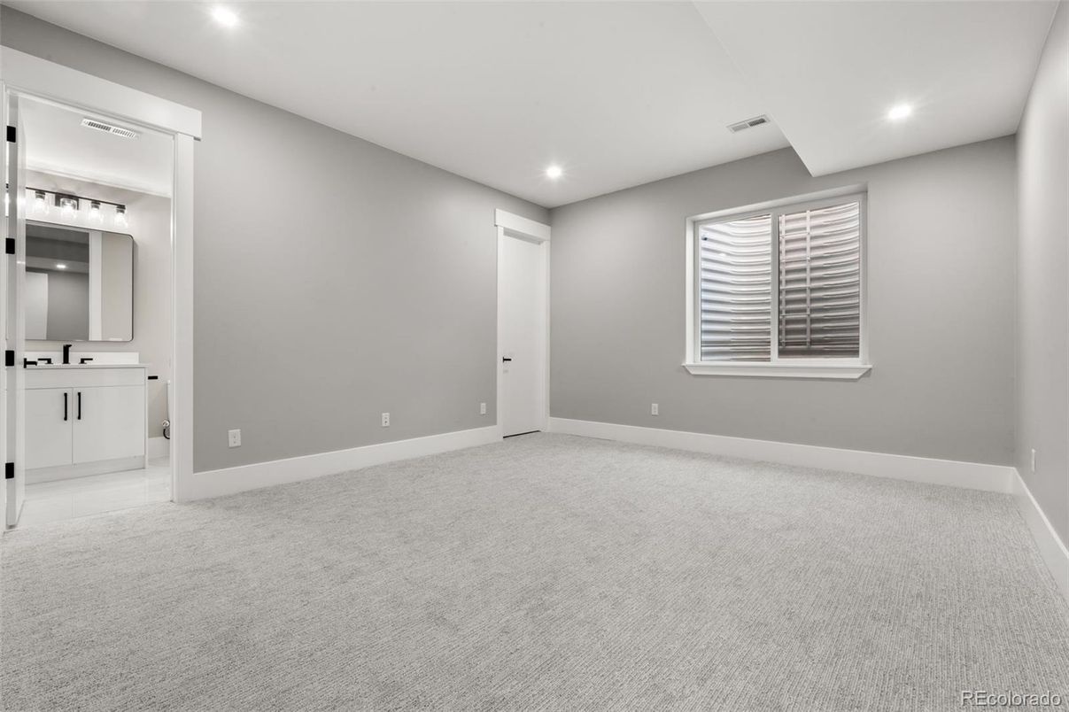 Bathroom, Empty room, Interior, Recessed Lighting