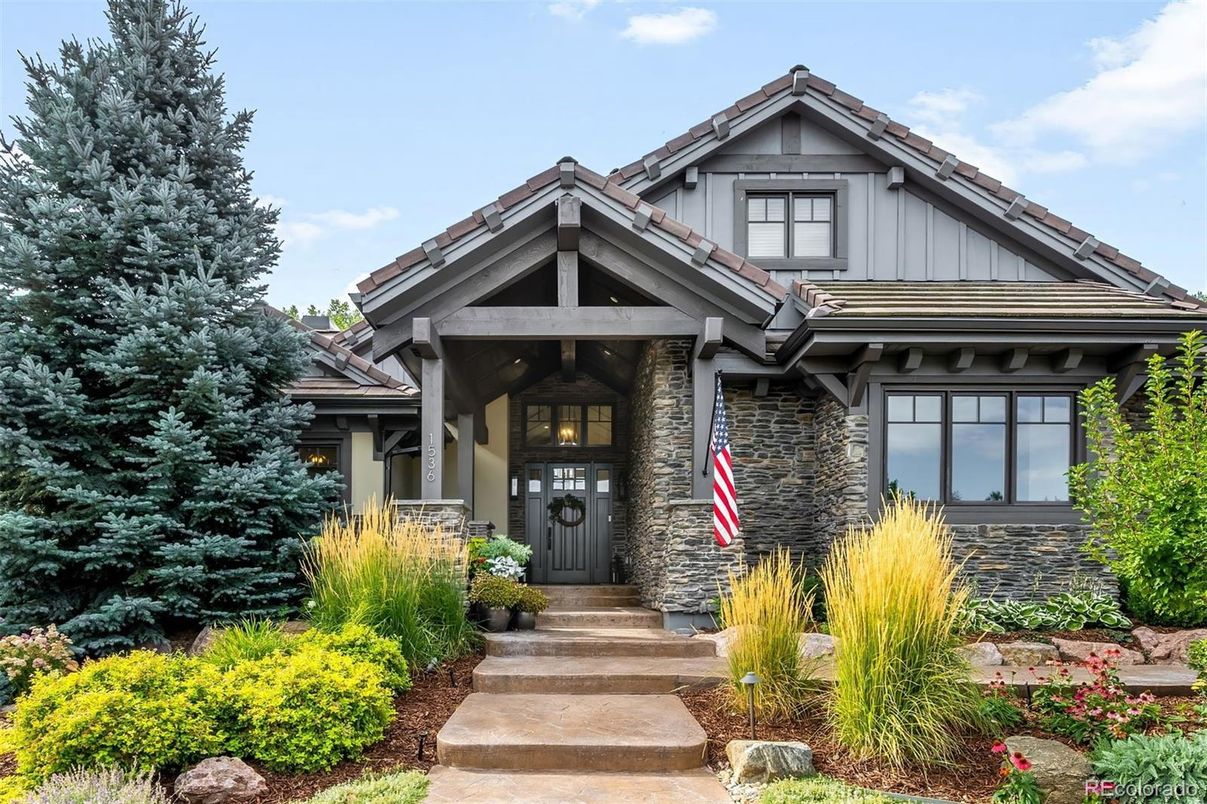 Exterior, Facade, American Craftsman