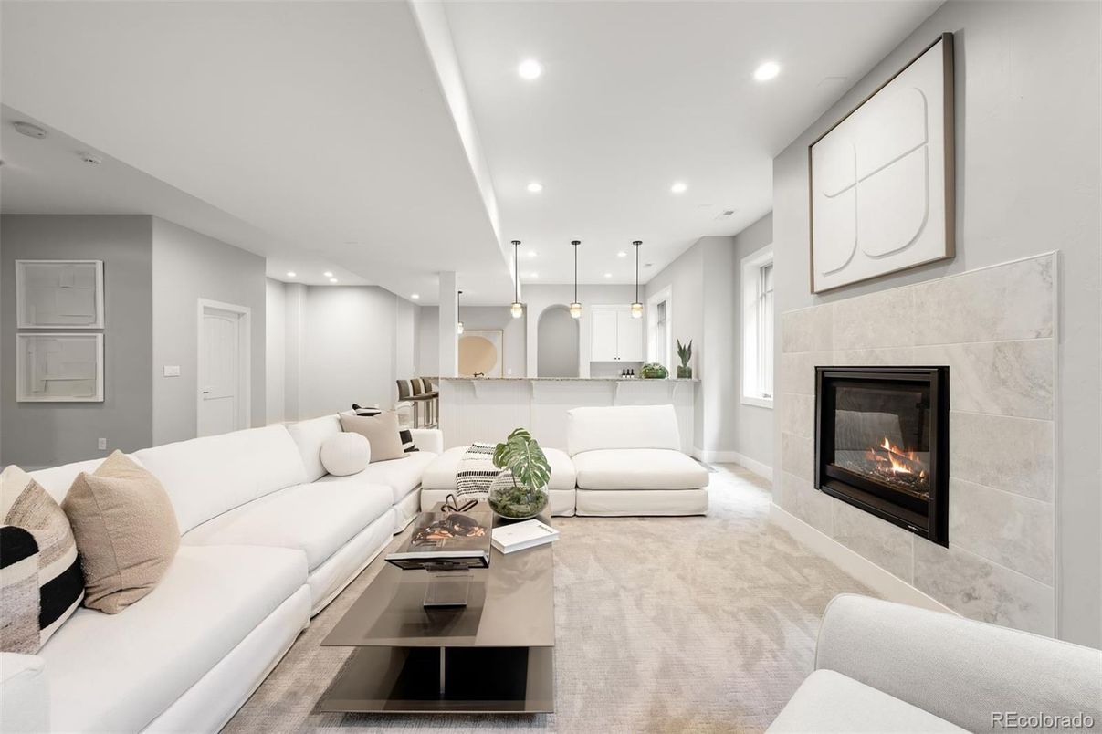 Fireplace, Interior, Living room, Pendant Lights, Recessed Lighting