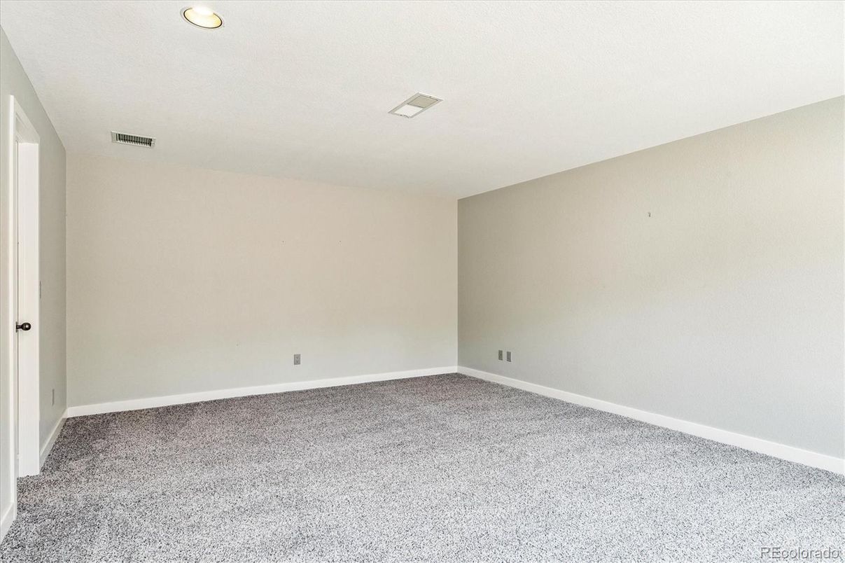 Empty room, Interior, Recessed Lighting