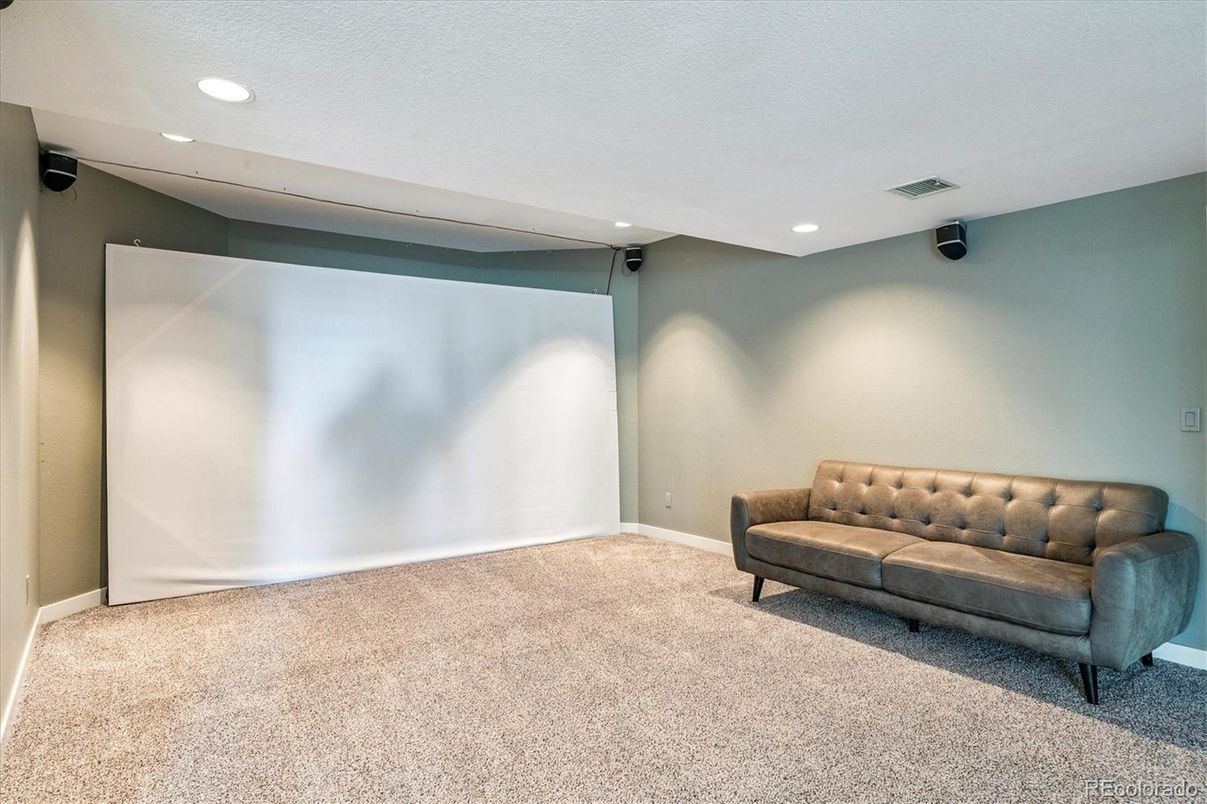 Empty room, Interior, Recessed Lighting