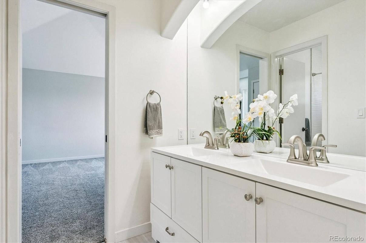 Bathroom, Dual Sink Vanities, Interior