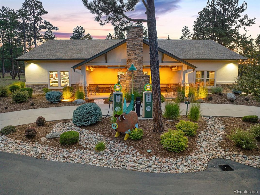 Backyard, Exterior, Facade, Ranch