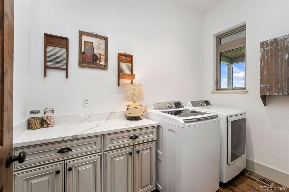 Interior, Washer, Wood Texture Flooring