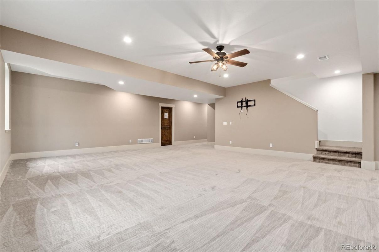 Empty room, Interior, Recessed Lighting