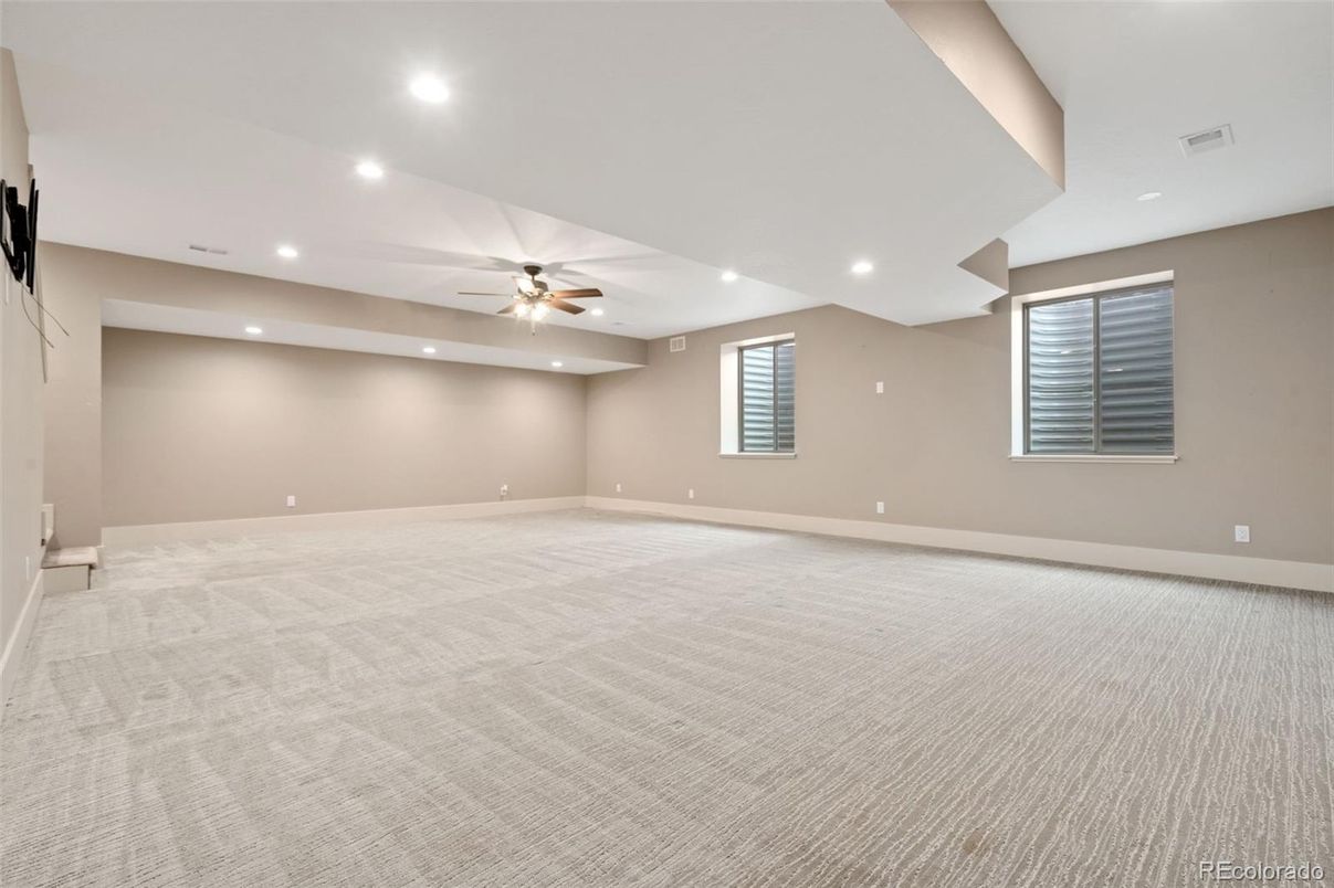 Empty room, Interior, Recessed Lighting