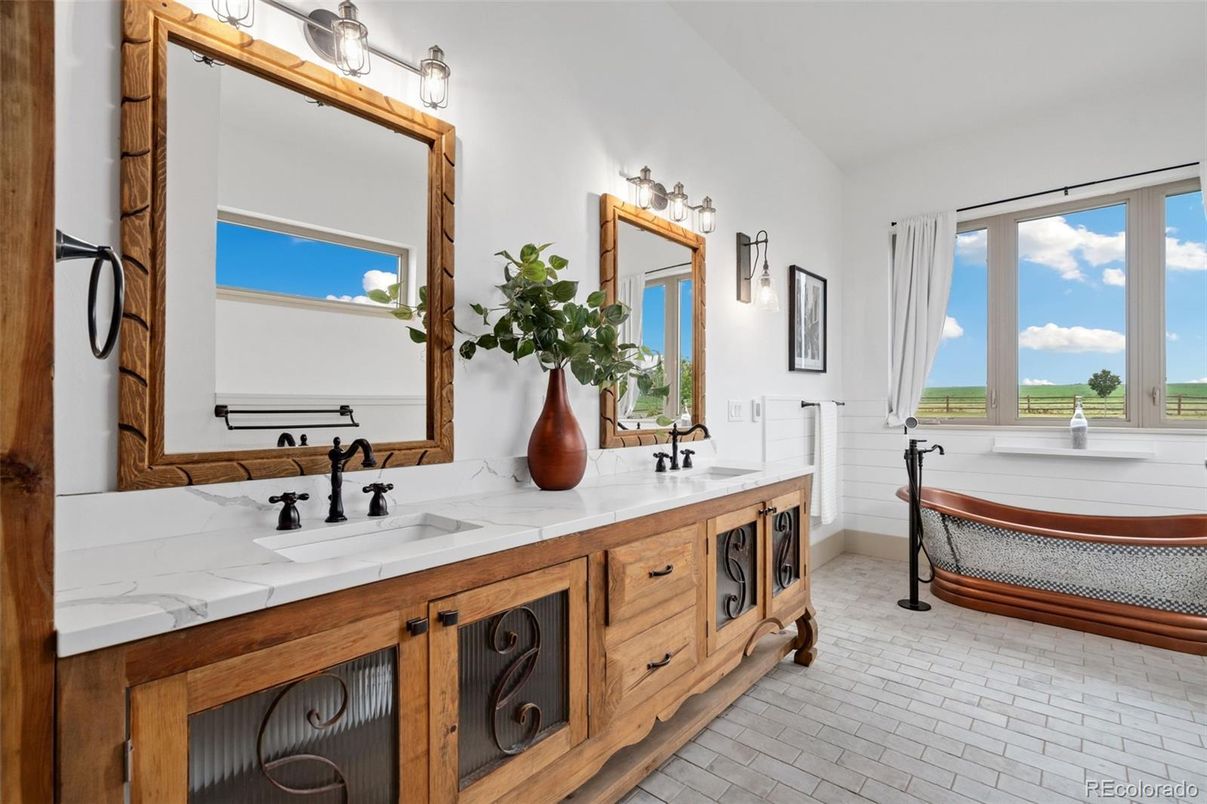 Bathroom, Dual Sink Vanities, Interior, Water