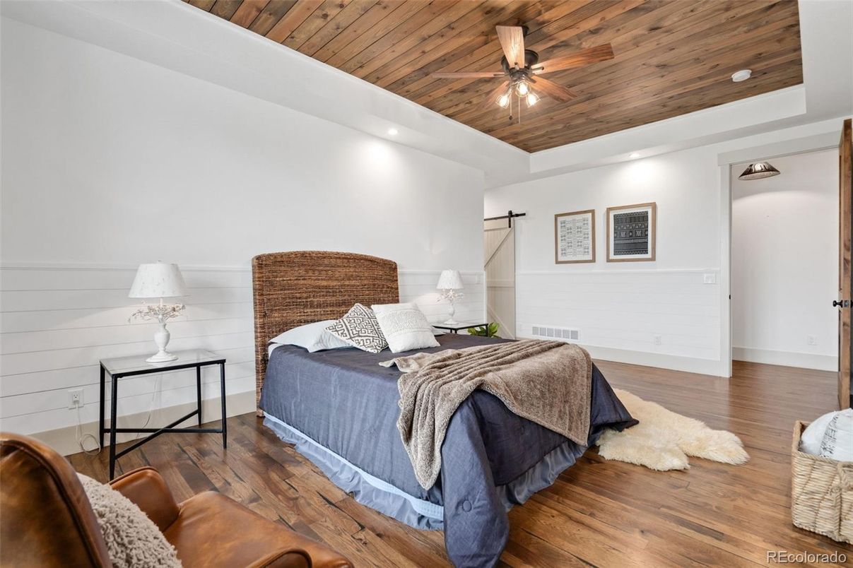 Bedroom, Interior, Recessed Lighting, Wooden Ceilings, Wood Texture Flooring