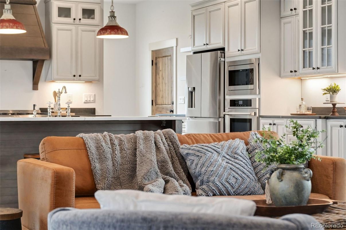 Interior, Kitchen, Living room, Pendant Lights, Stainless Steel Appliances