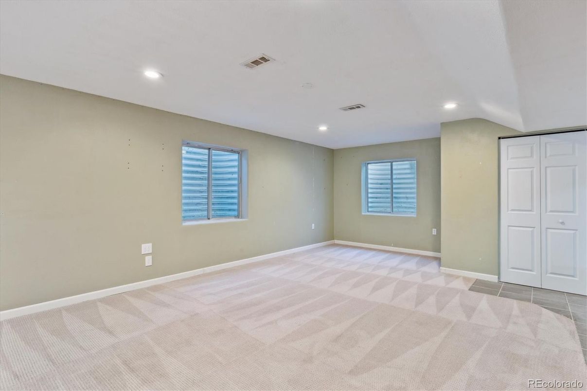 Empty room, Interior, Recessed Lighting