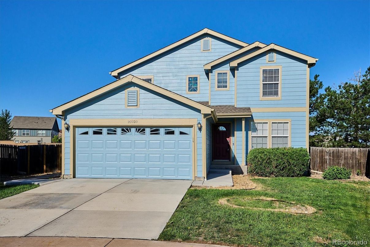 Attached, Exterior, Facade, American Craftsman