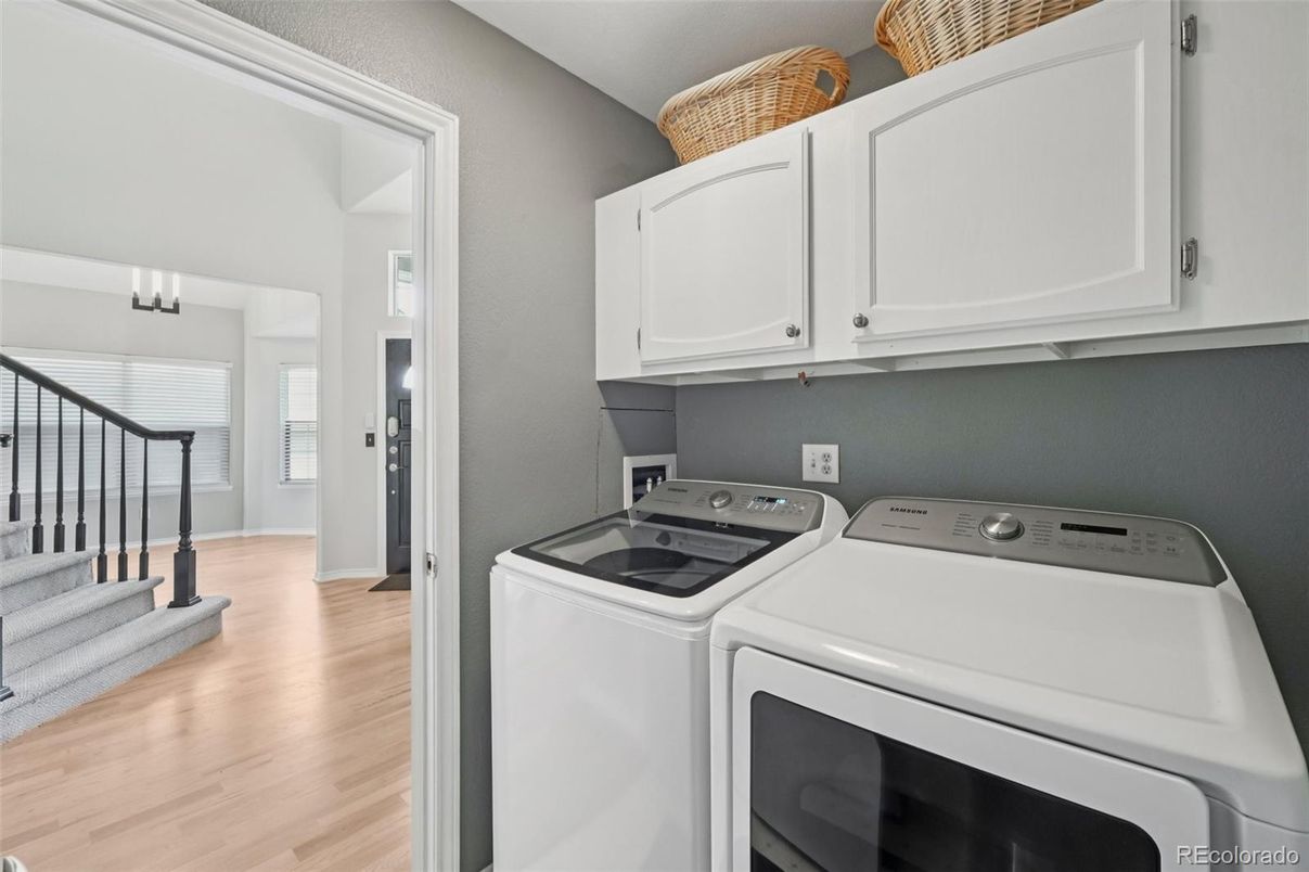 Interior, Washer, Wood Texture Flooring
