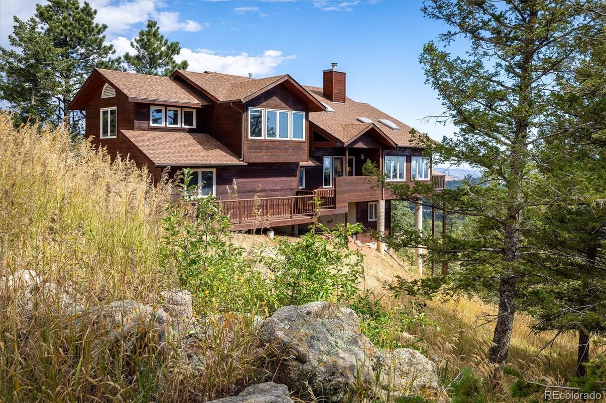 Exterior, Facade, Log Home