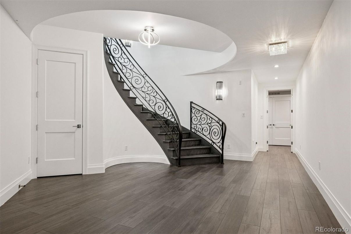 Interior, Recessed Lighting, Wood Texture Flooring