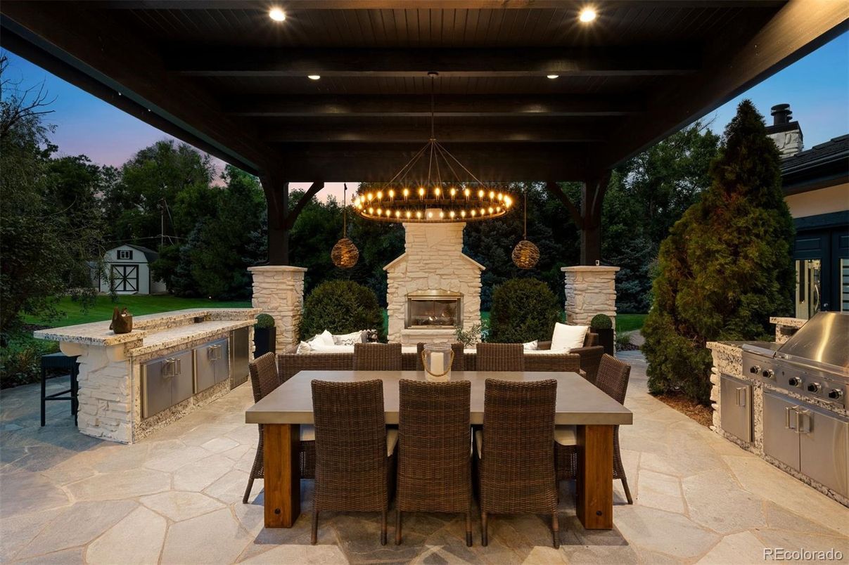 Exterior, Fireplace, Outdoor Kitchen