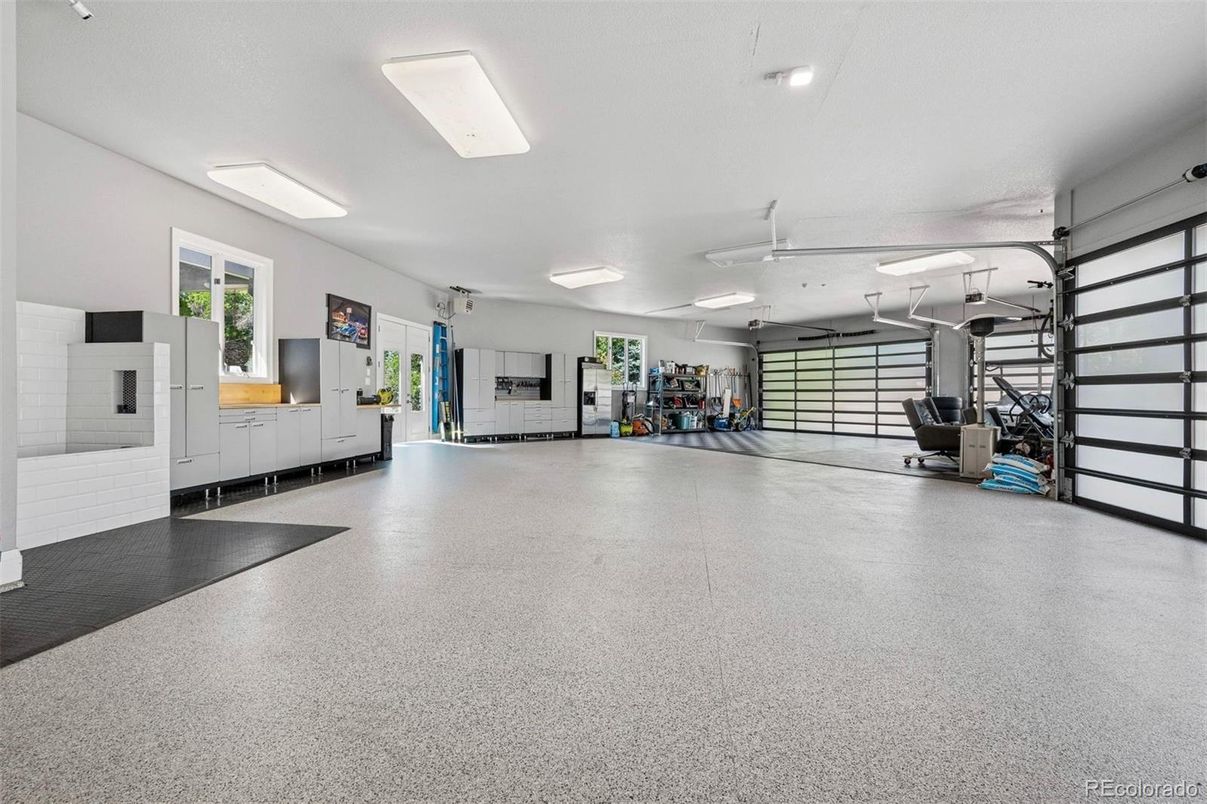 Garage, Interior