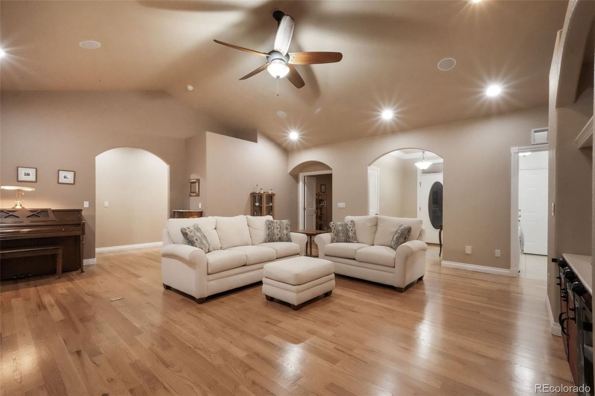 Interior, Living room, Piano, Recessed Lighting, Wood Texture Flooring