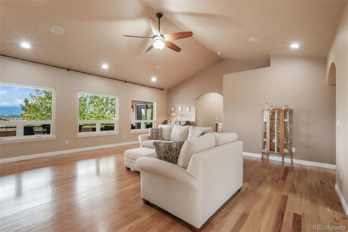 Interior, Living room, Recessed Lighting, Water, Wood Texture Flooring