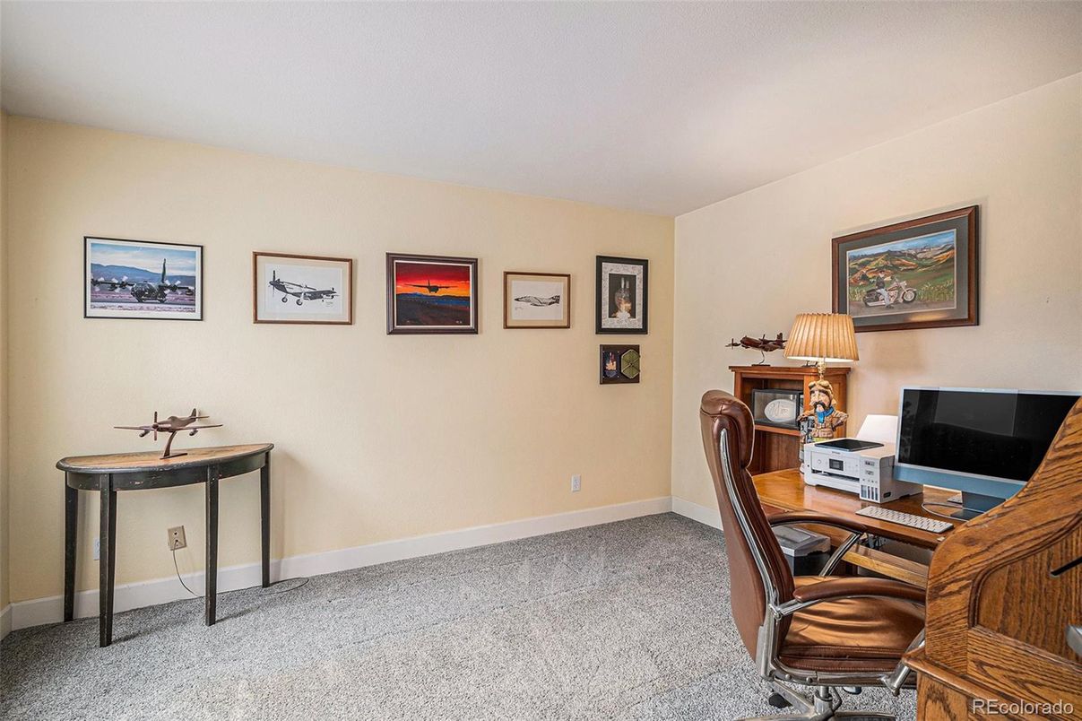 Home Office, Interior