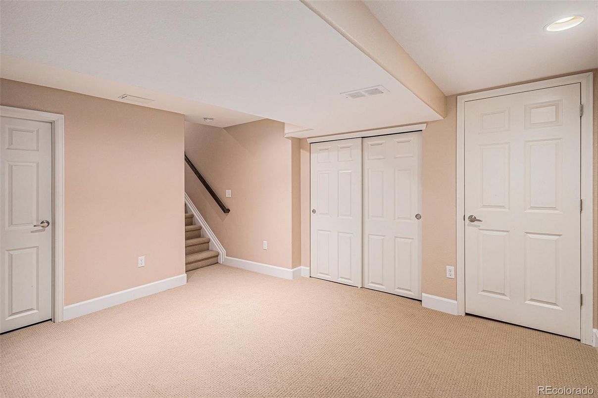 Empty room, Interior, Recessed Lighting