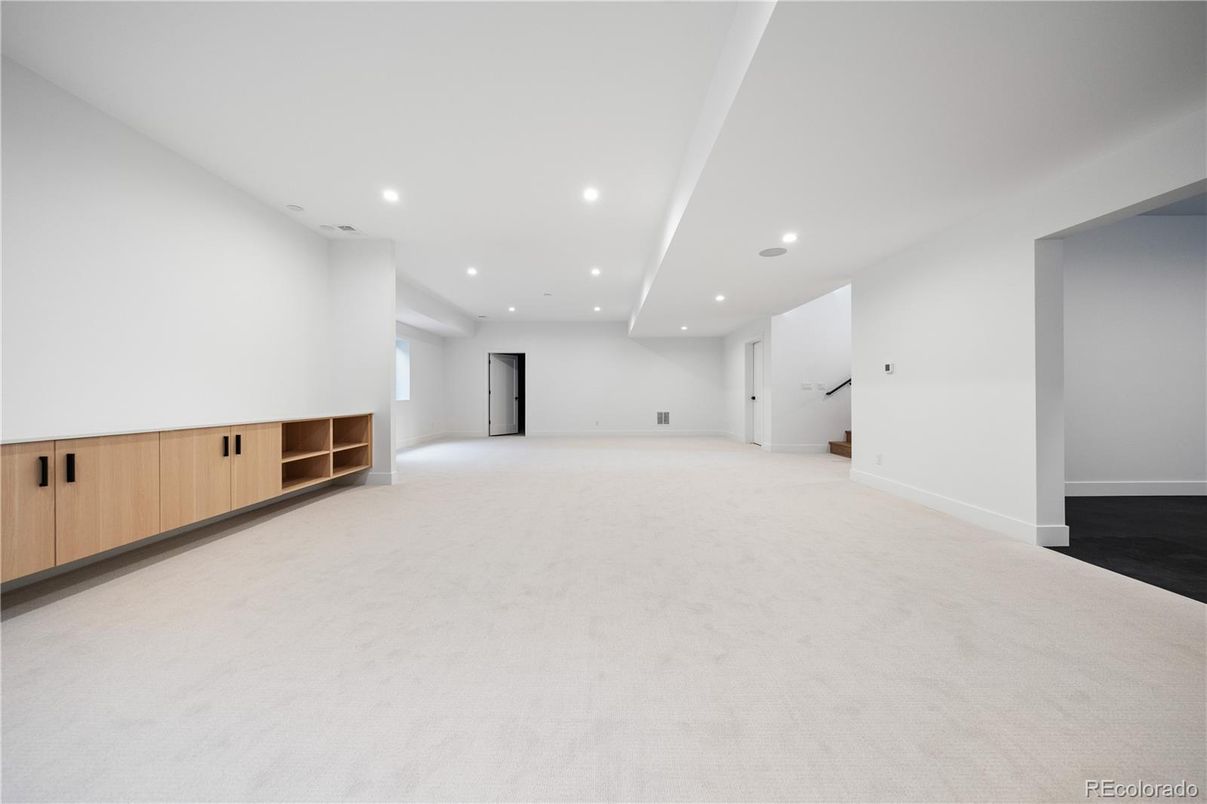 Empty room, Interior, Recessed Lighting