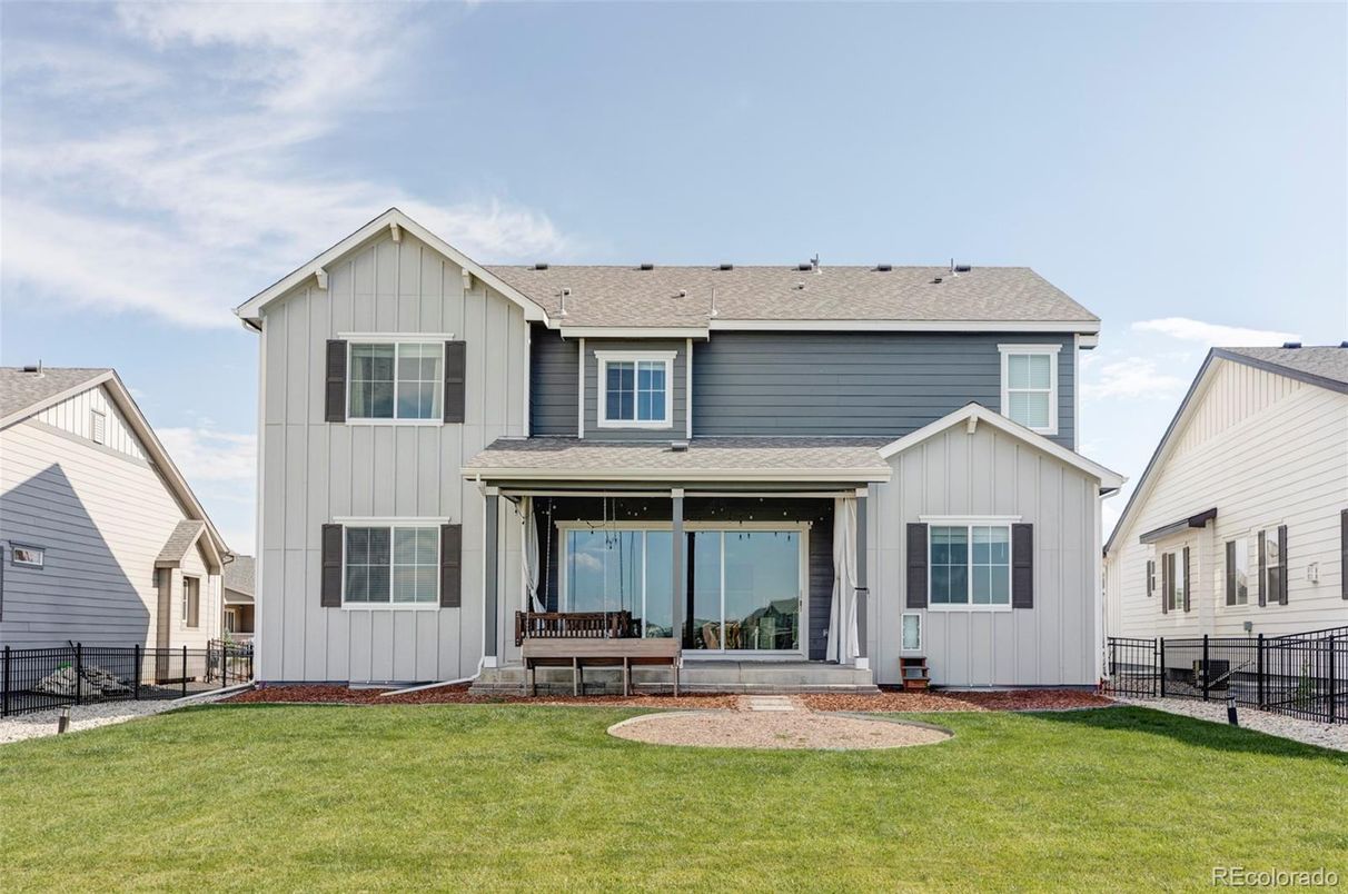 Exterior, Facade, Farmhouse