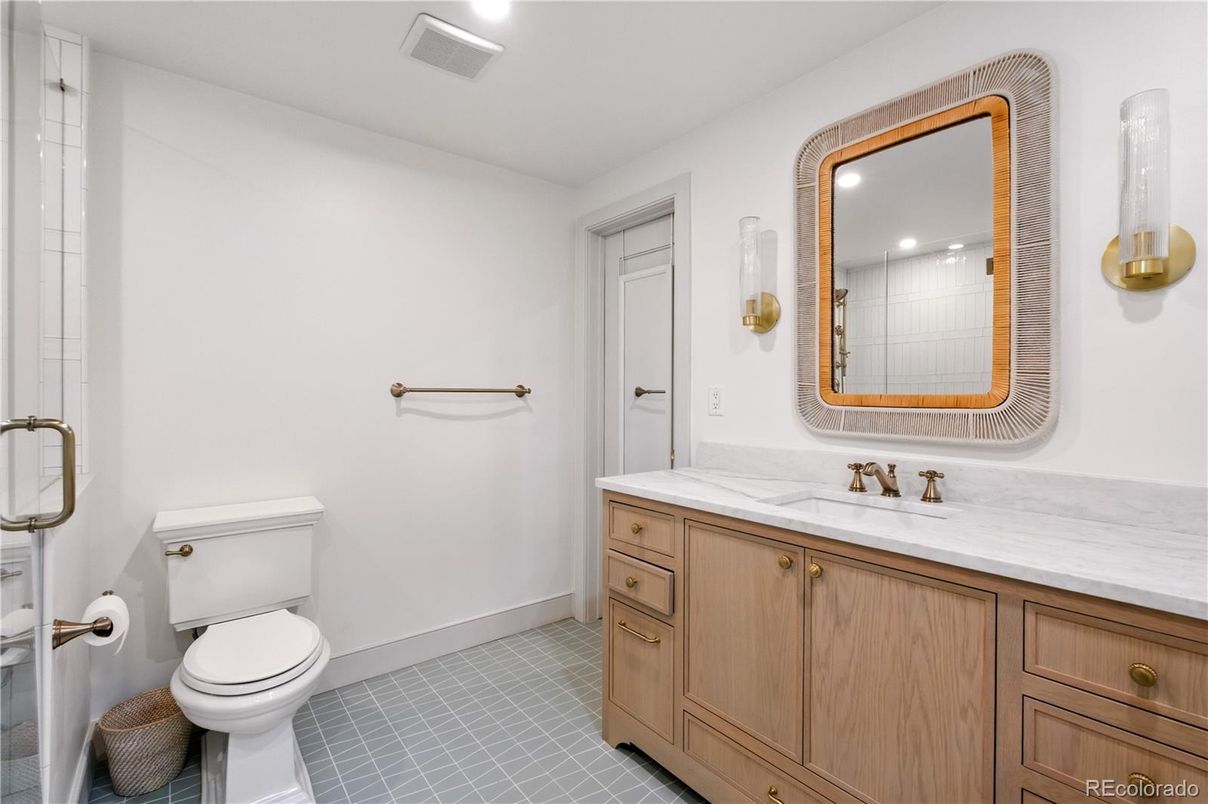 Bathroom, Interior, Recessed Lighting
