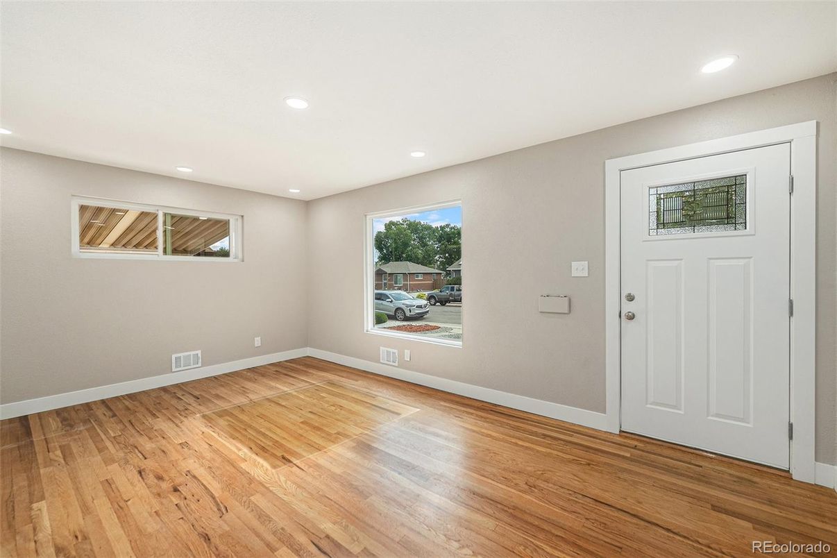Empty room, Interior, Recessed Lighting, Wood Texture Flooring