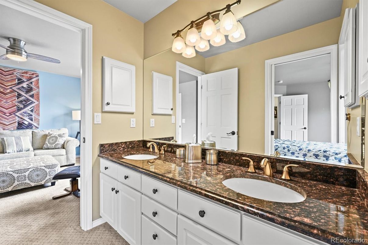 Bathroom, Bedroom, Dual Sink Vanities, Interior