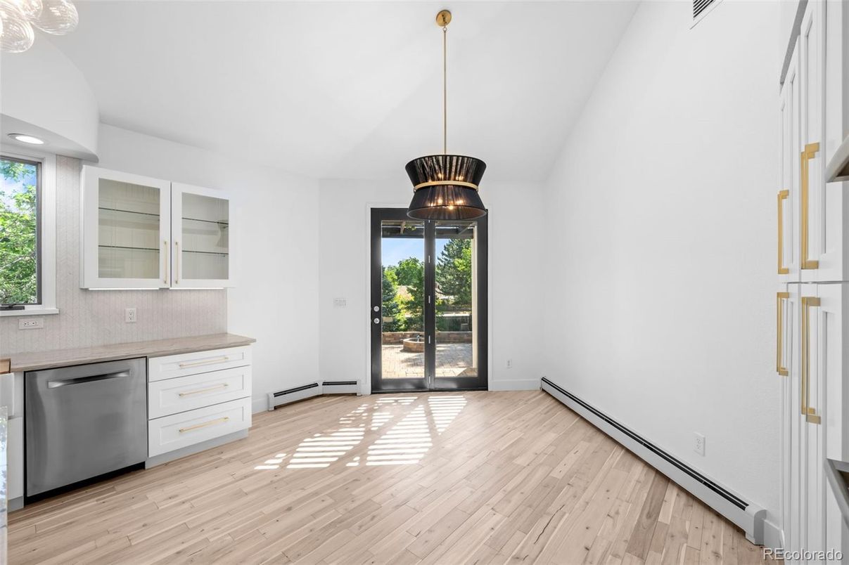 Interior, Pendant Lights, Recessed Lighting, Wood Texture Flooring