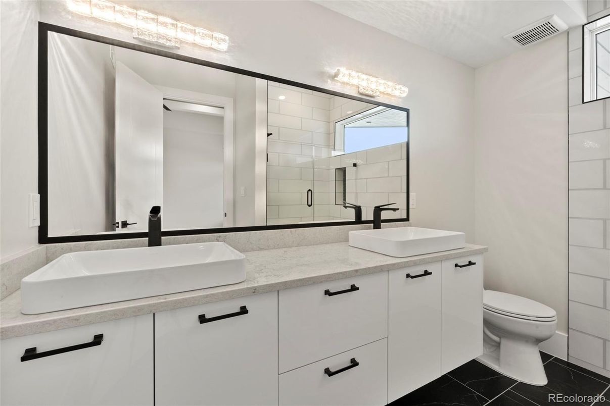 Bathroom, Dual Sink Vanities, Interior