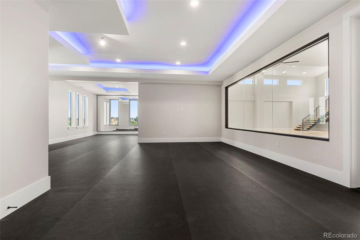 Empty room, Interior, Recessed Lighting