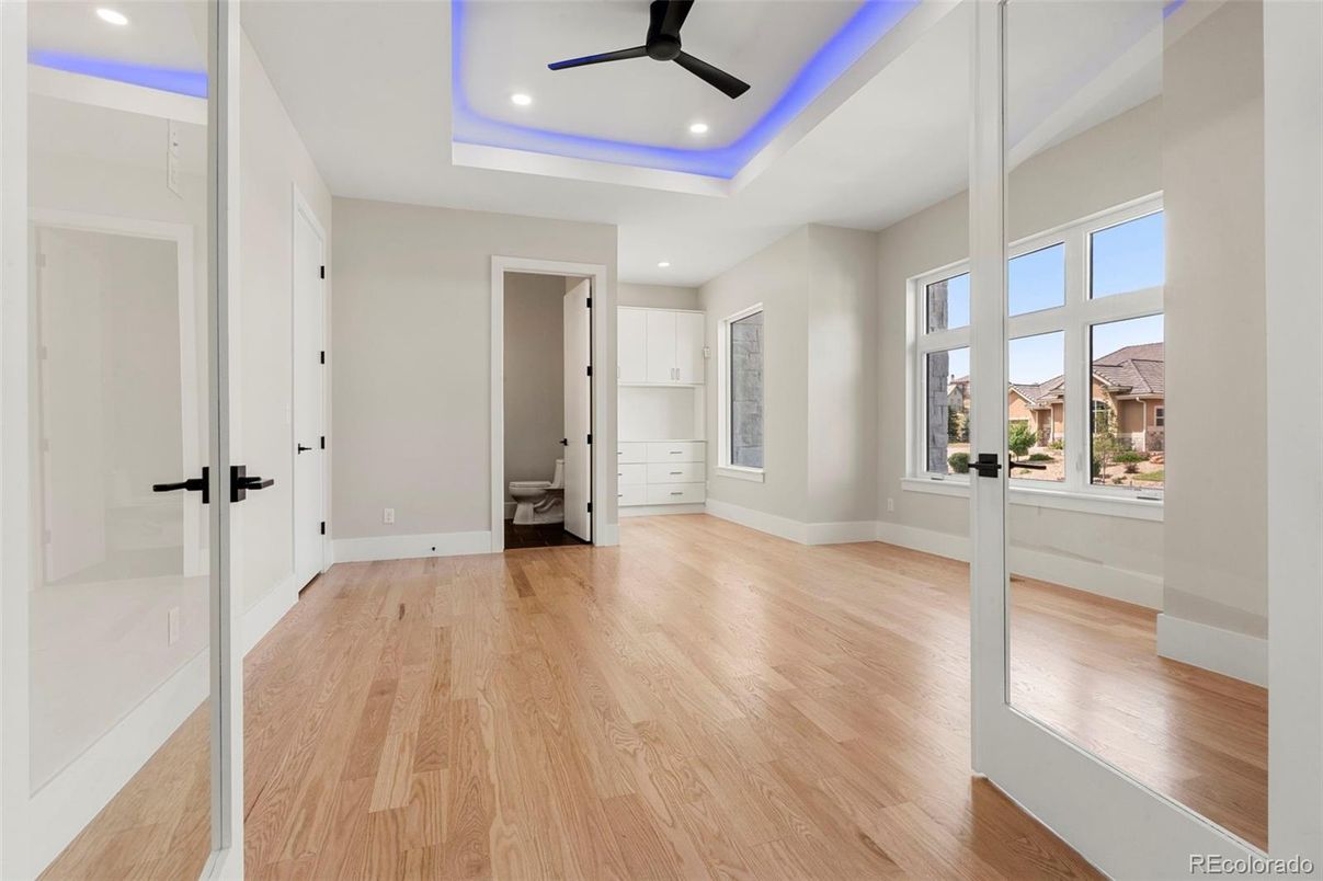 Empty room, Interior, Recessed Lighting, Wood Texture Flooring