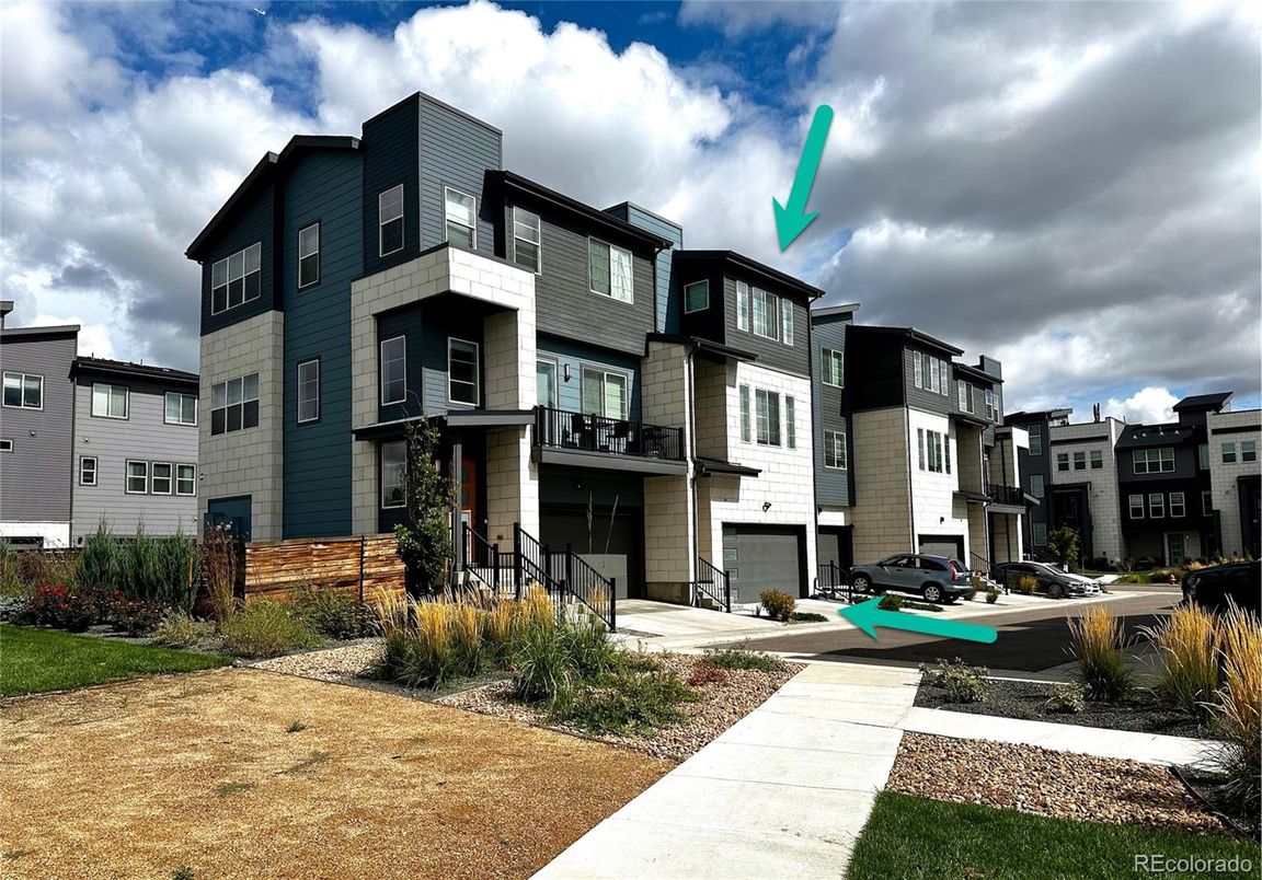 Attached, Exterior, Facade, Rowhouse