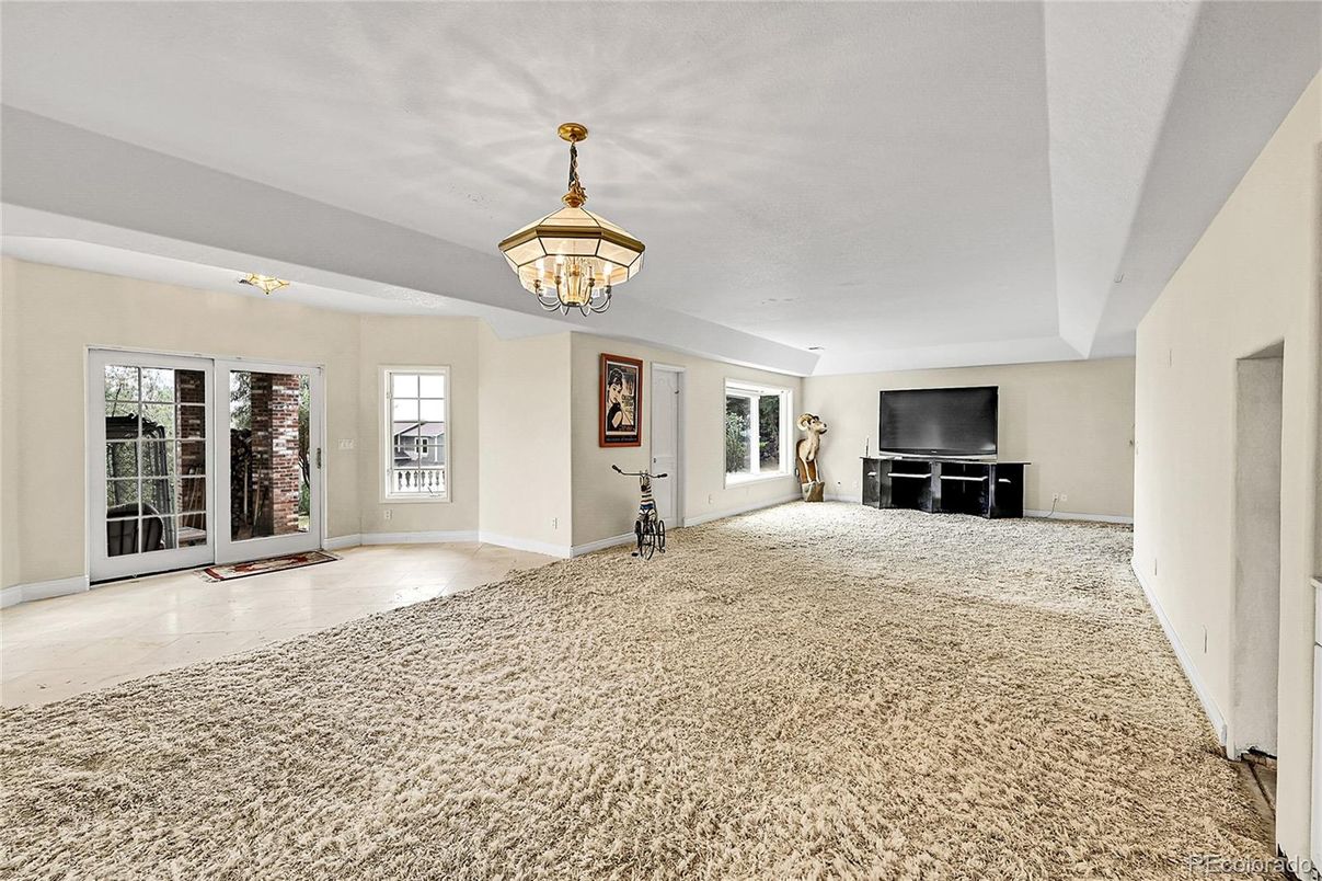 Chandelier, Empty room, Interior
