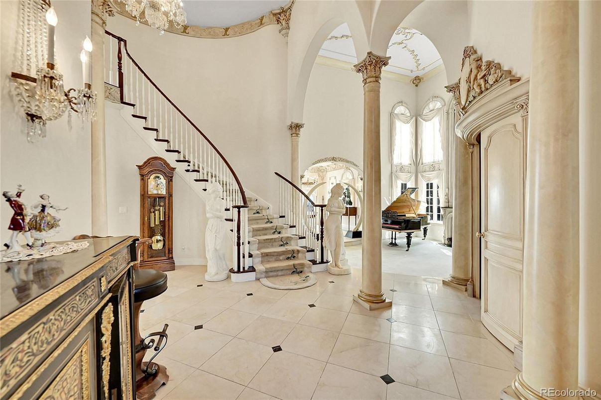 Chandelier, Interior, Piano
