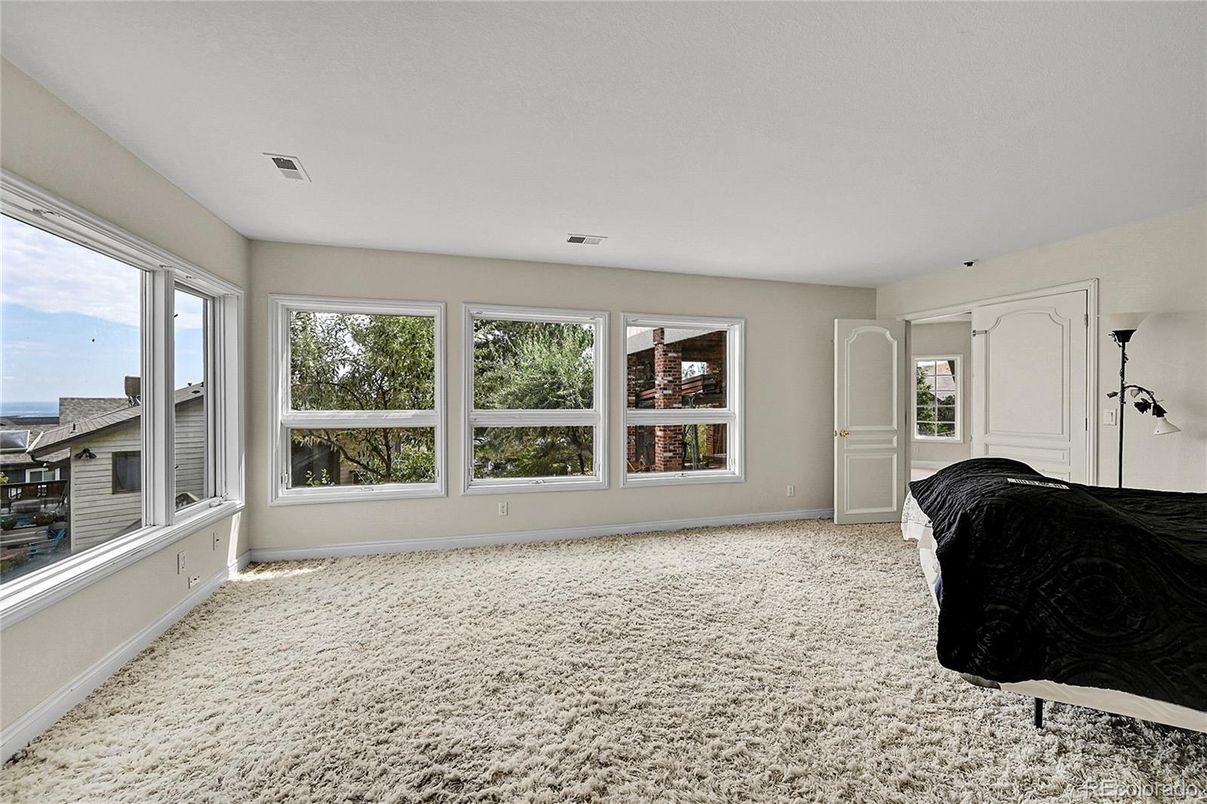 Empty room, Interior, Water