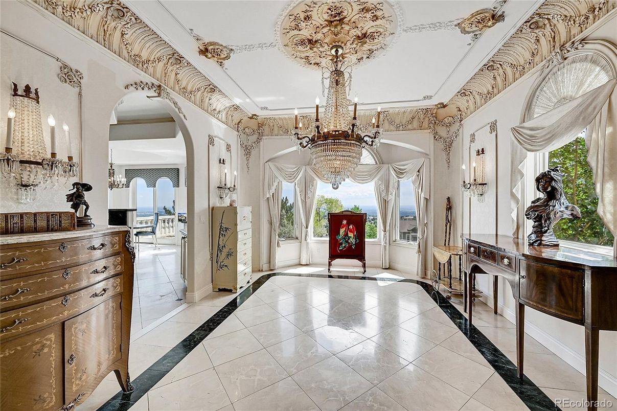 Chandelier, Interior