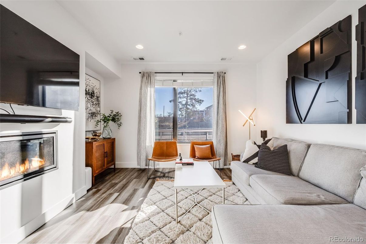 Interior, Living room, Recessed Lighting, Wood Texture Flooring