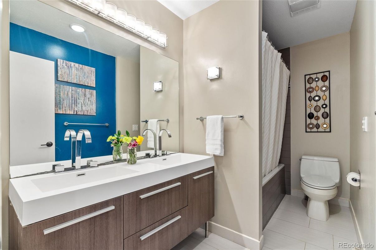 Bathroom, Dual Sink Vanities, Interior, Recessed Lighting
