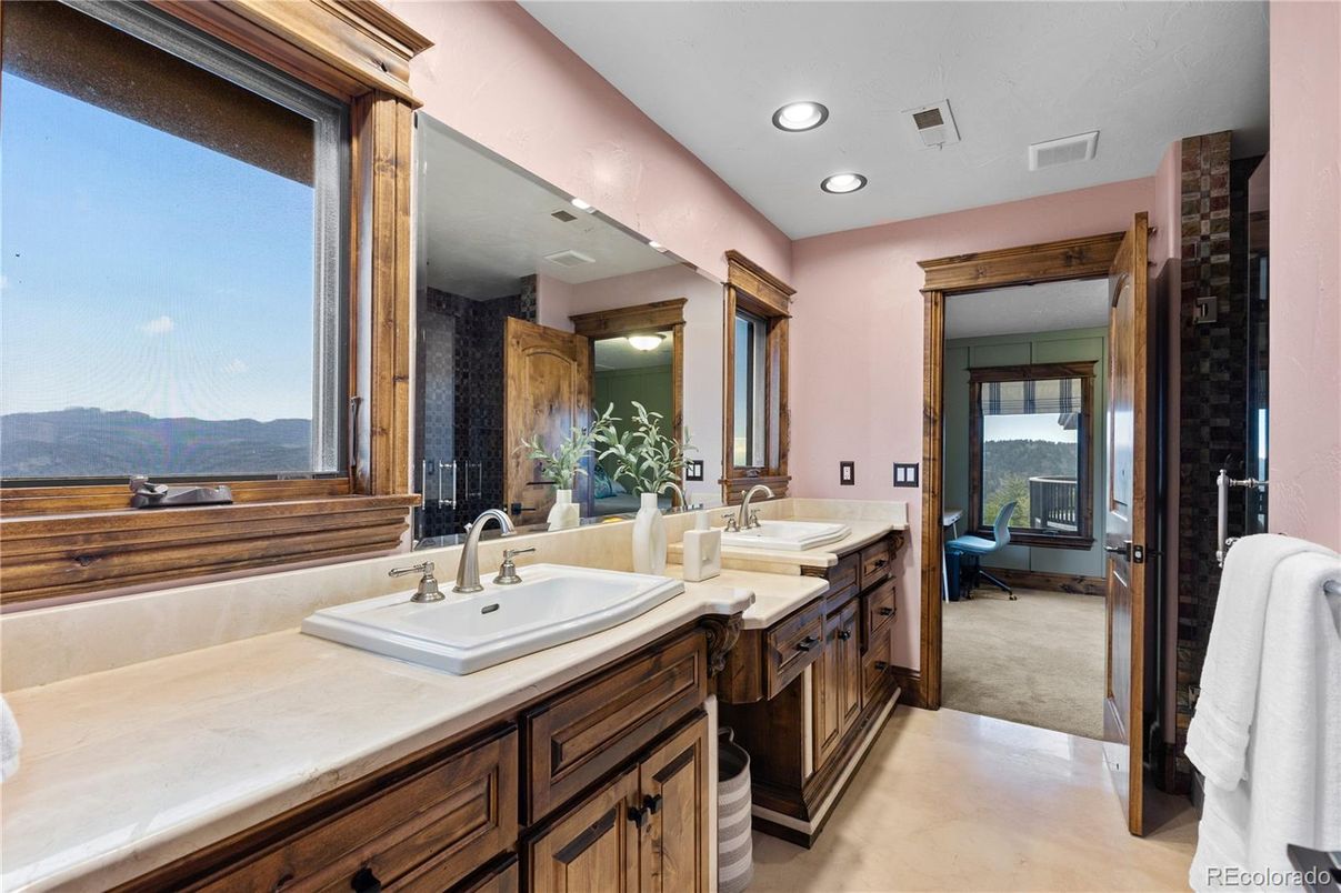 Bathroom, Dual Sink Vanities, Interior, Recessed Lighting