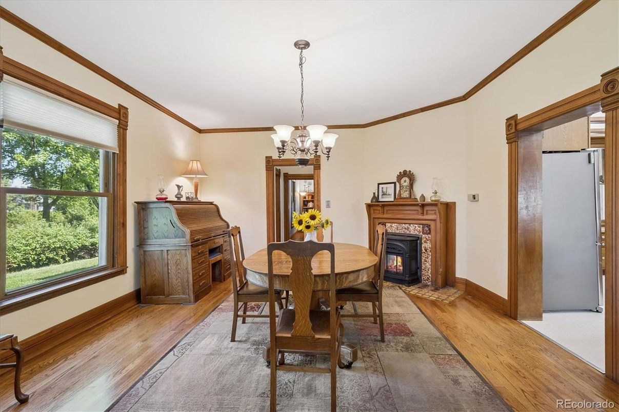 Chandelier, Dining room, Fireplace, Interior, Wood Texture Flooring