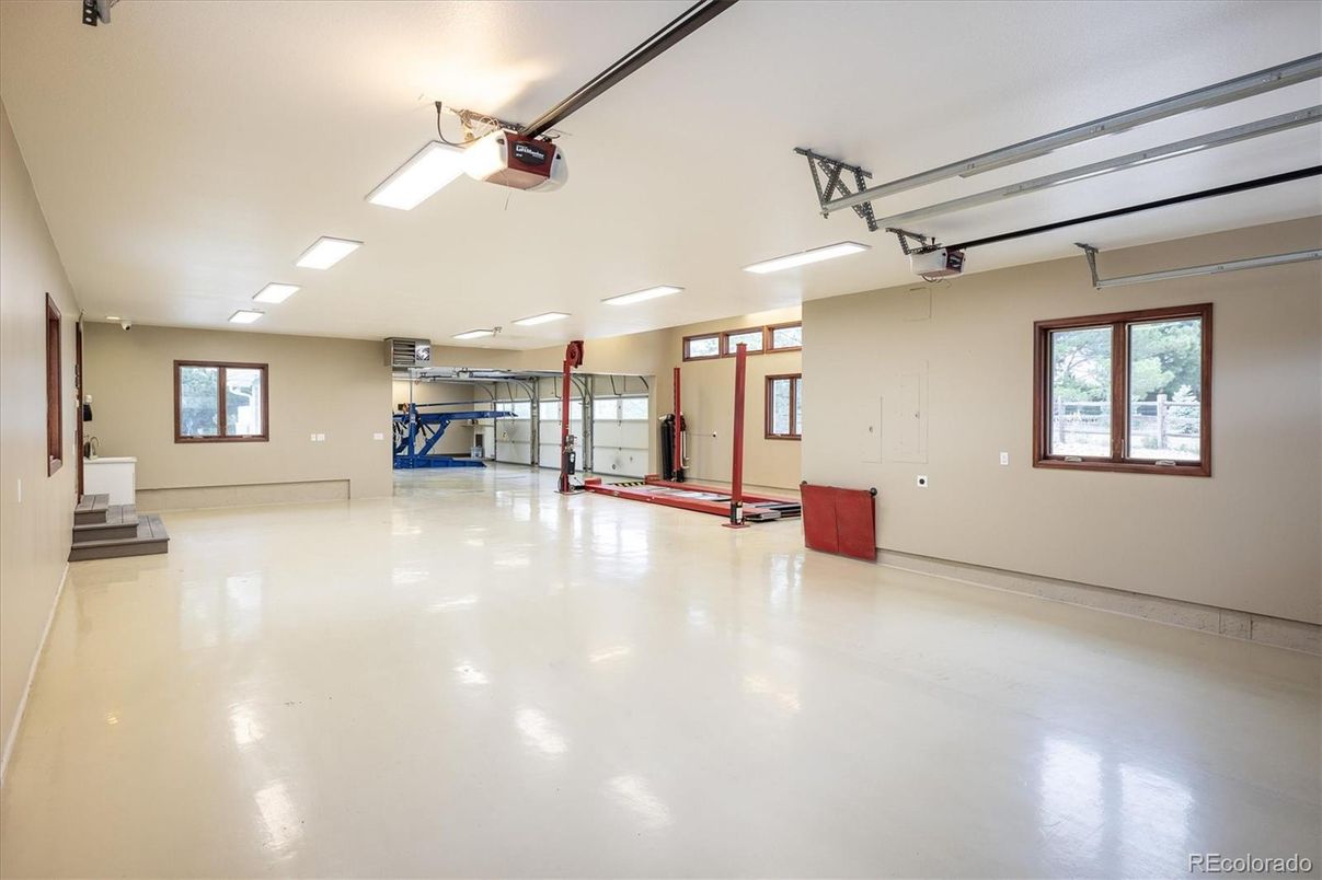 Garage, Interior