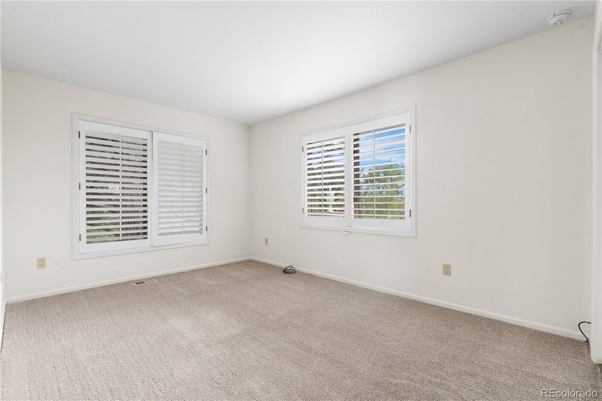 Empty room, Interior