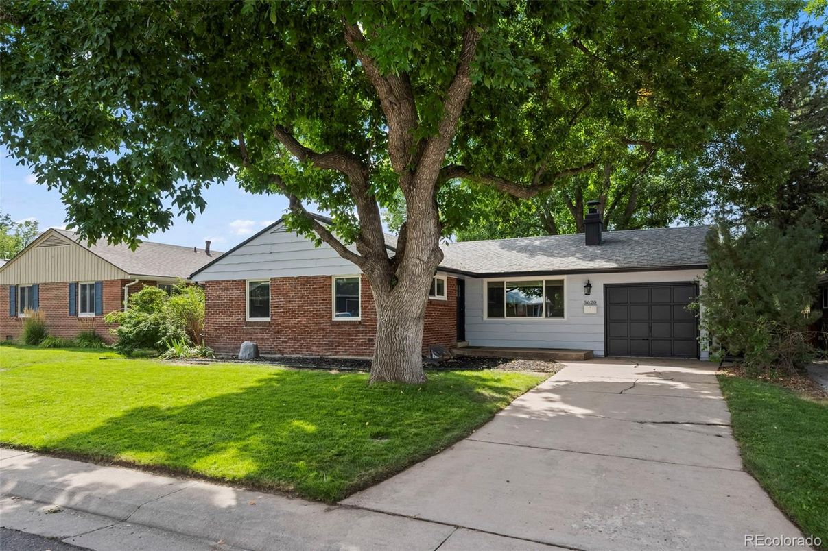 Attached, Exterior, Facade, Brick Facade, Ranch