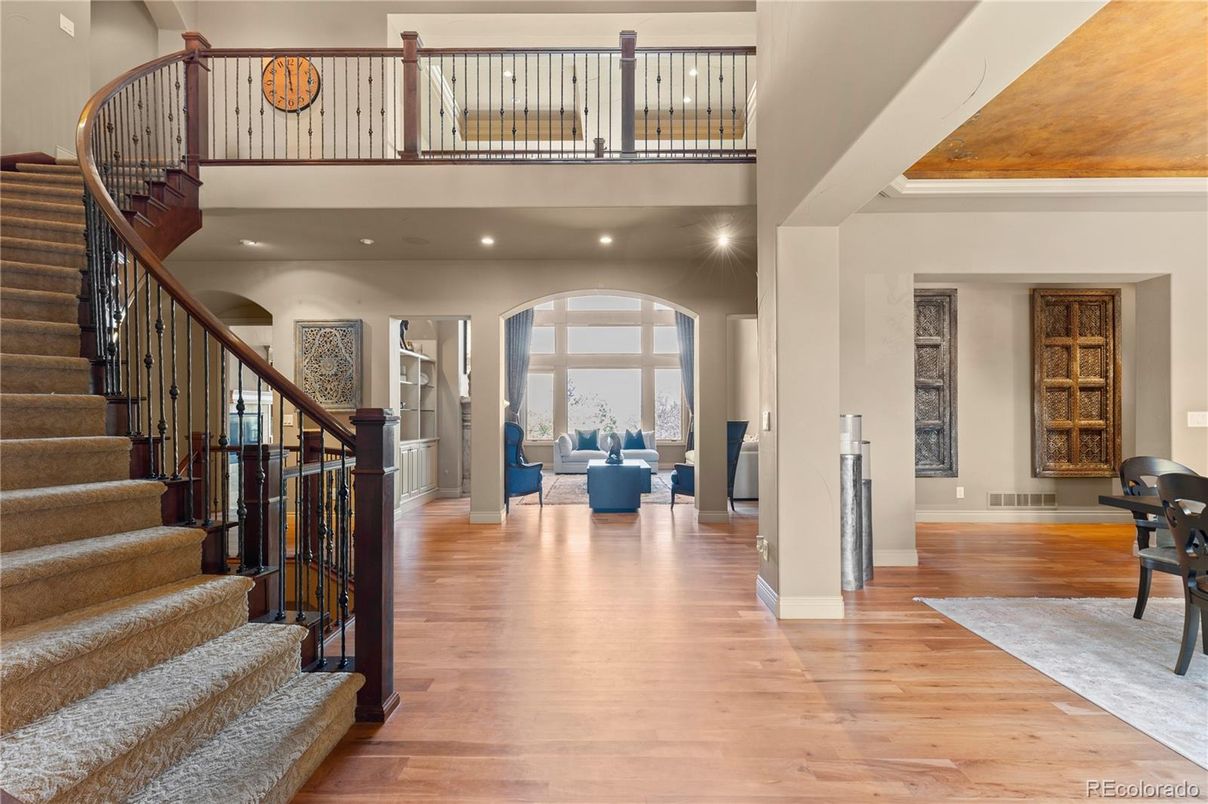 Interior, Recessed Lighting, Wood Texture Flooring