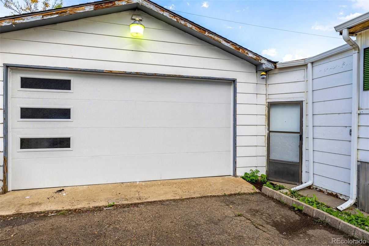 Detached Garage, Exterior